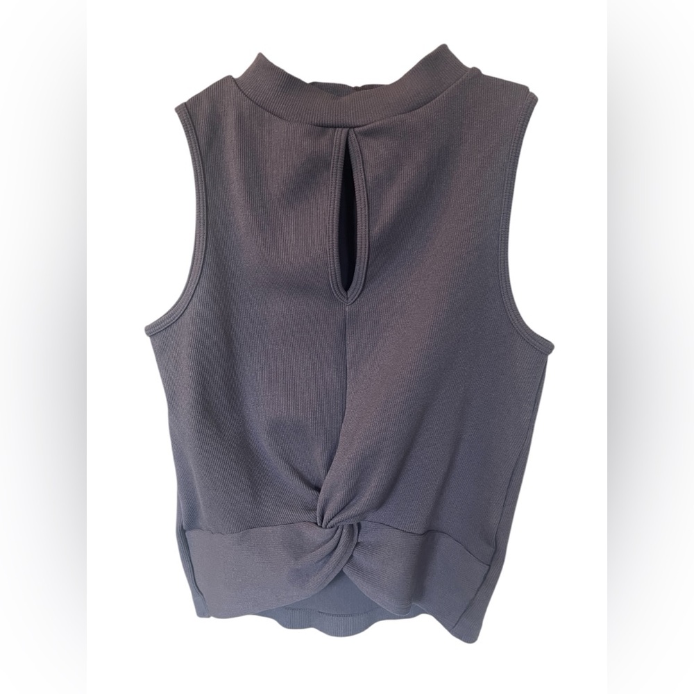Women’s Dynamic Light Purple Sleeveless Top in Size One Size.